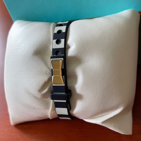 Kate spade Scallop Activity Tracker - Picture 2 of 5